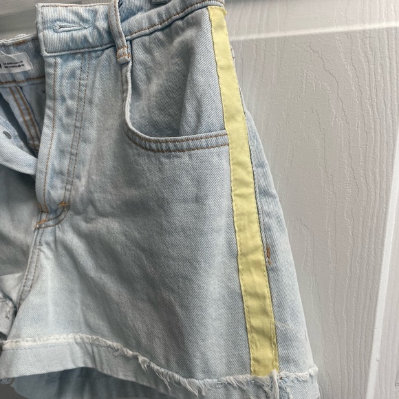 Zara Denim Shorts - Picture 2 of 4